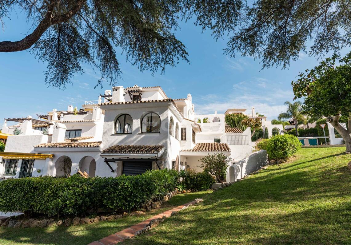 Skandy-Stil-Apartment mit Touristenlizenz und Meerblick von der Dachterrasse in Aldea Blanca, Nueva Andalucía