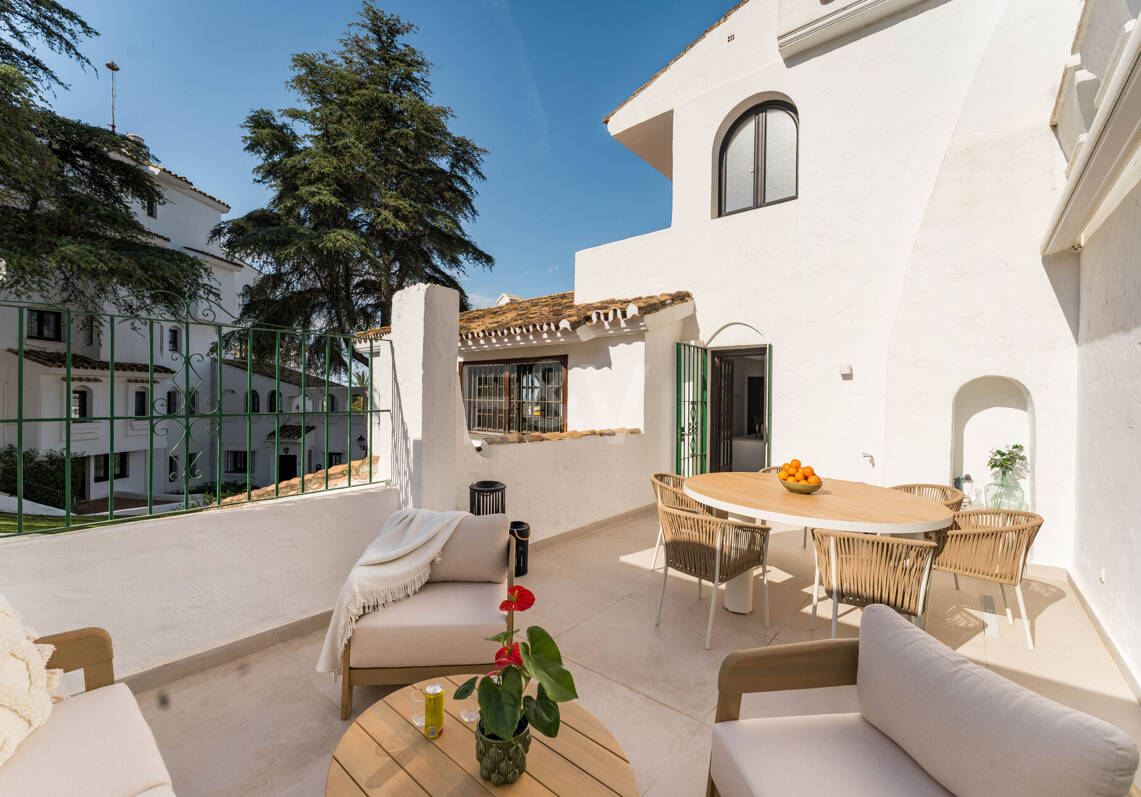 Skandy-Stil-Apartment mit Touristenlizenz und Meerblick von der Dachterrasse in Aldea Blanca, Nueva Andalucía