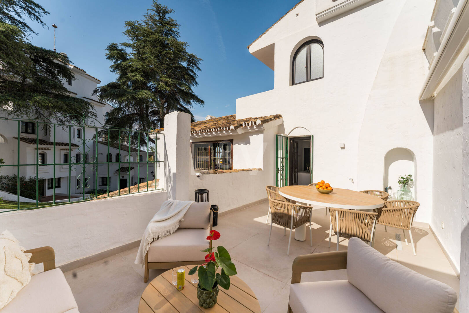 Skandy-Stil-Apartment mit Touristenlizenz und Meerblick von der Dachterrasse in Aldea Blanca, Nueva Andalucía