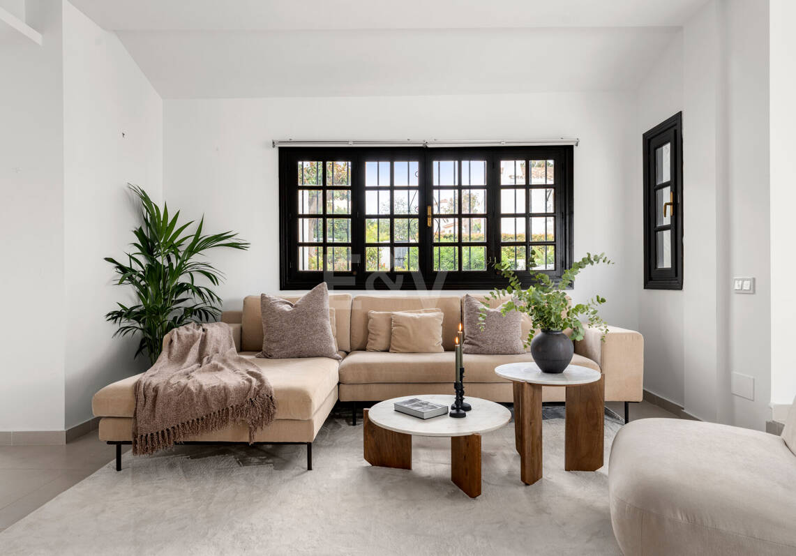 Skandy-Stil-Apartment mit Touristenlizenz und Meerblick von der Dachterrasse in Aldea Blanca, Nueva Andalucía