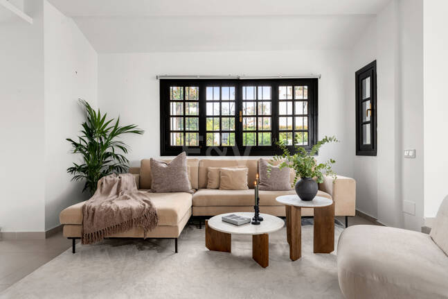 Skandy-Stil-Apartment mit Touristenlizenz und Meerblick von der Dachterrasse in Aldea Blanca, Nueva Andalucía