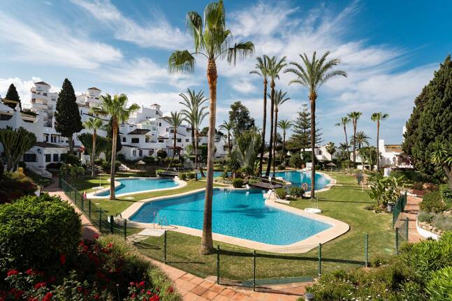 Skandy-Stil-Apartment mit Touristenlizenz und Meerblick von der Dachterrasse in Aldea Blanca, Nueva Andalucía