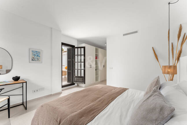Skandy-Stil-Apartment mit Touristenlizenz und Meerblick von der Dachterrasse in Aldea Blanca, Nueva Andalucía