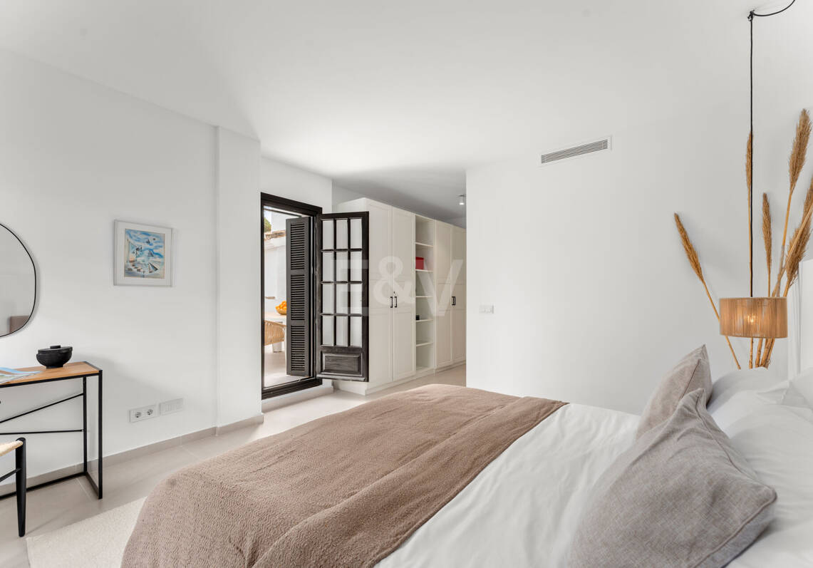 Skandy-Stil-Apartment mit Touristenlizenz und Meerblick von der Dachterrasse in Aldea Blanca, Nueva Andalucía