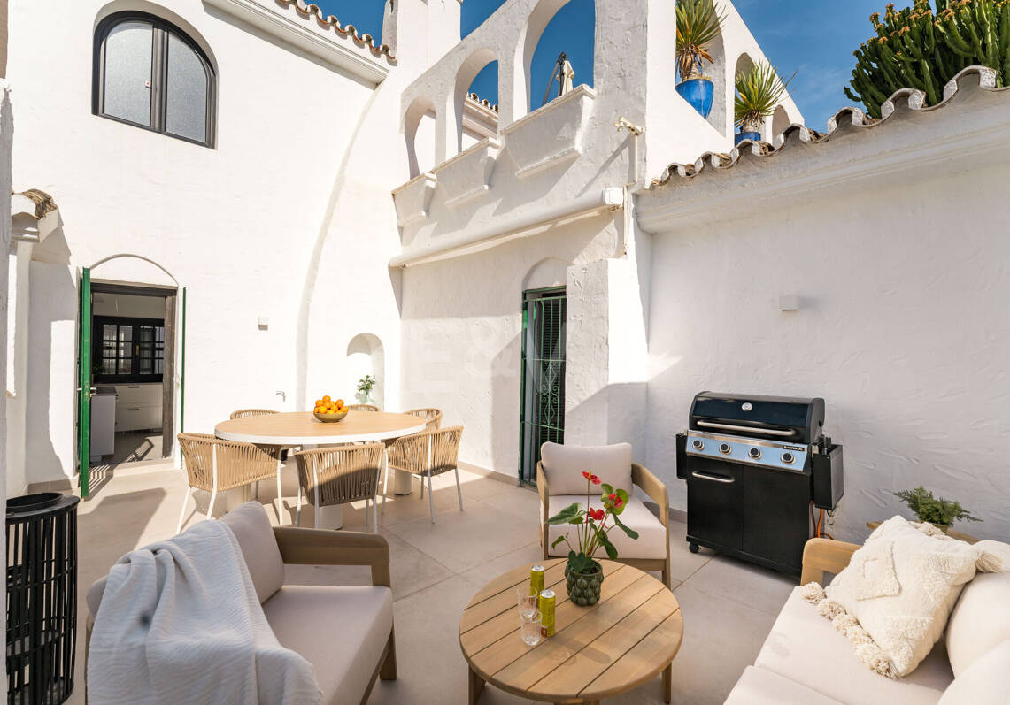 Skandy-Stil-Apartment mit Touristenlizenz und Meerblick von der Dachterrasse in Aldea Blanca, Nueva Andalucía