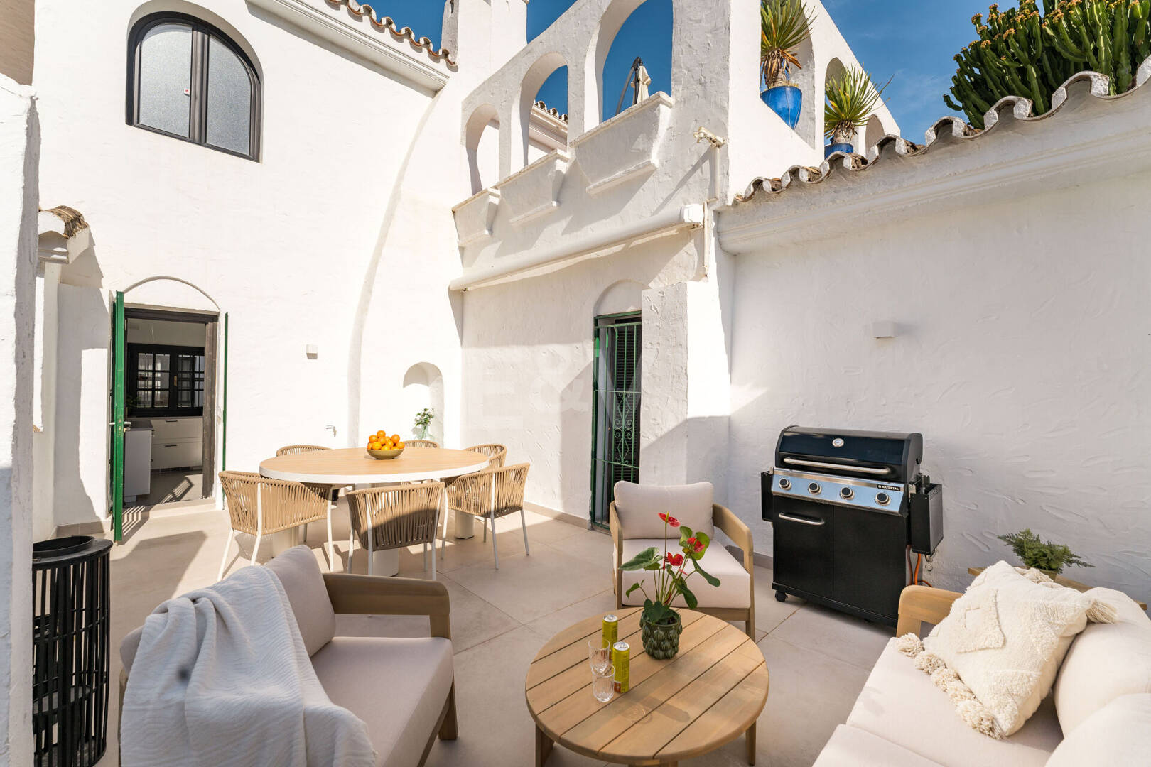 Skandy-Stil-Apartment mit Touristenlizenz und Meerblick von der Dachterrasse in Aldea Blanca, Nueva Andalucía