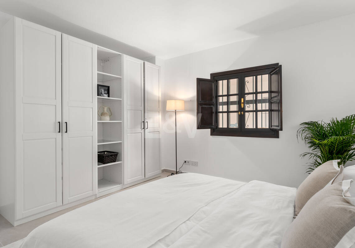 Skandy-Stil-Apartment mit Touristenlizenz und Meerblick von der Dachterrasse in Aldea Blanca, Nueva Andalucía