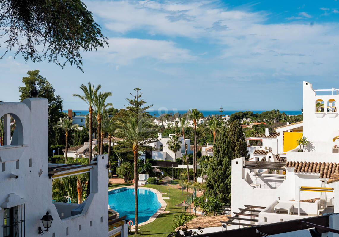 Skandy-Stil-Apartment mit Touristenlizenz und Meerblick von der Dachterrasse in Aldea Blanca, Nueva Andalucía