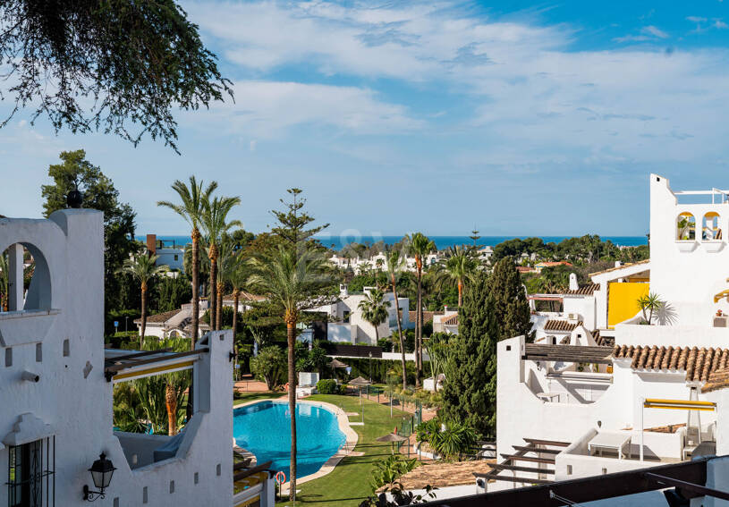 Skandy-Stil-Apartment mit Touristenlizenz und Meerblick von der Dachterrasse in Aldea Blanca, Nueva Andalucía