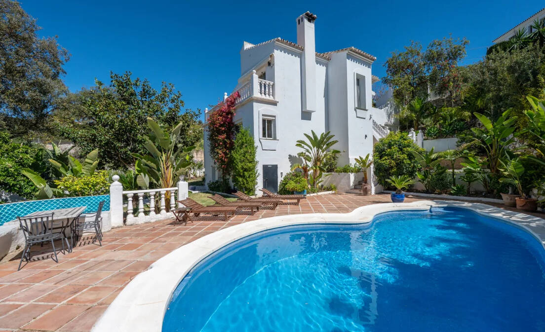 Machen Sie Marbella mit unserer exklusiven Auswahl an Luxusvillen und -apartments in erstklassigen Lagen zu Ihrem Urlaubszuhause.

Entdecken Sie zeitlose Eleganz...