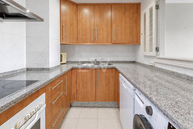 Apartment with sea views in Elviria-Marbella