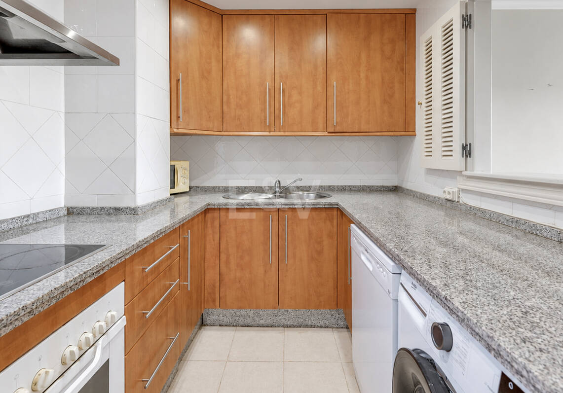 Apartment with sea views in Elviria-Marbella