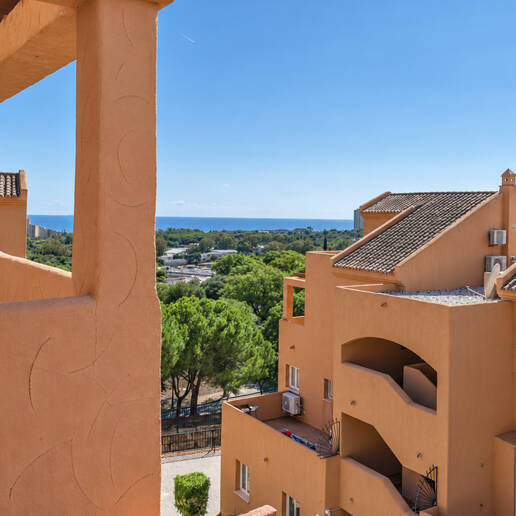 Apartment with sea views in Elviria-Marbella