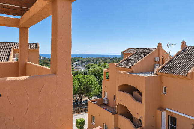 Apartment with sea views in Elviria-Marbella