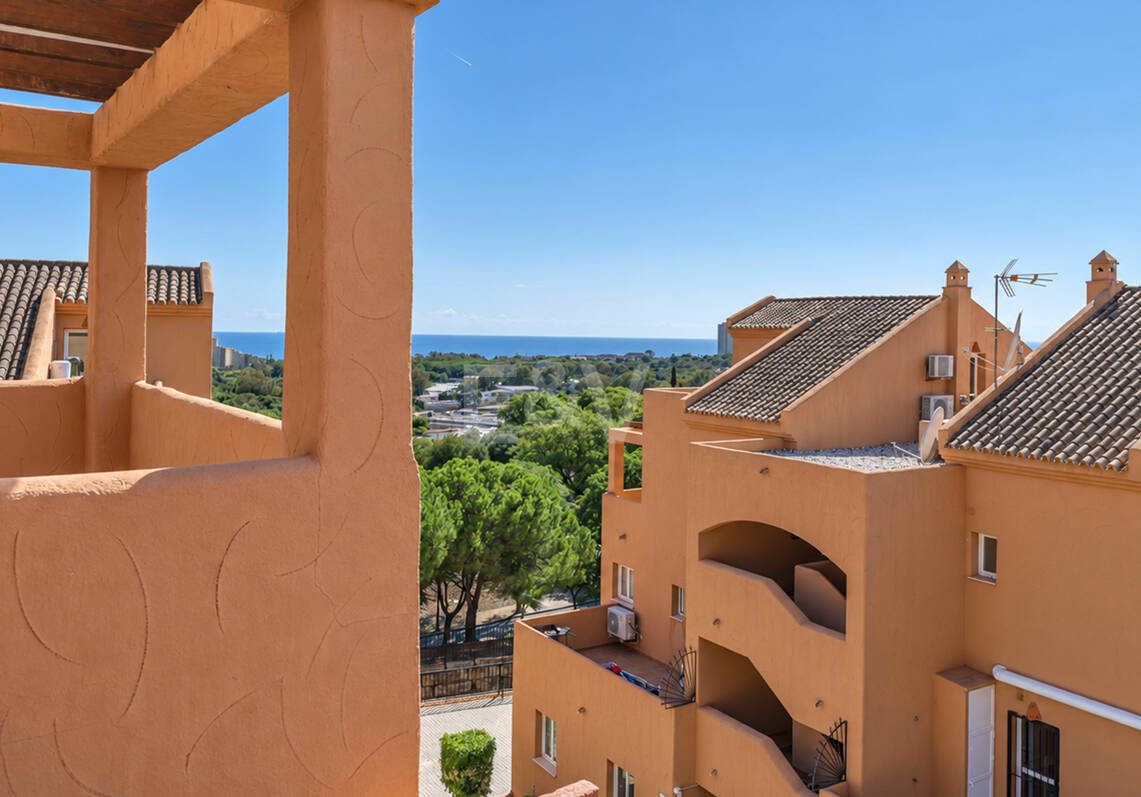 Apartment with sea views in Elviria-Marbella