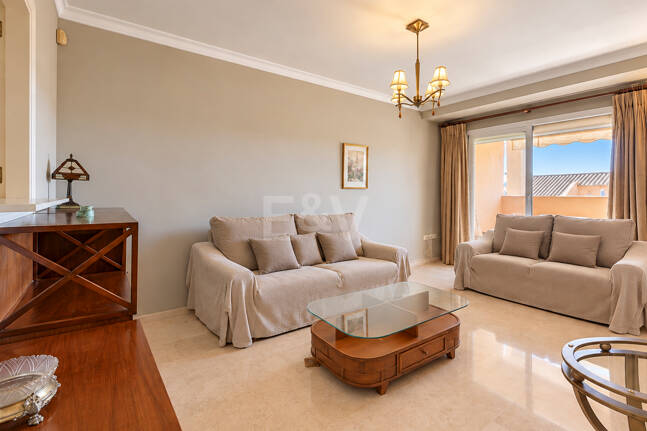 Apartment with sea views in Elviria-Marbella