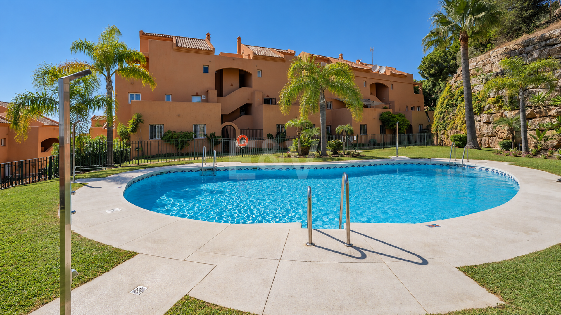 Apartment with sea views in Elviria-Marbella