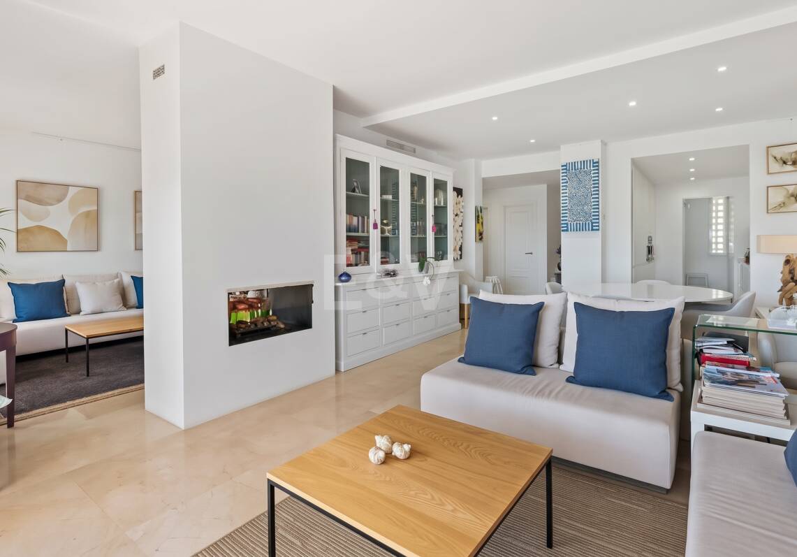 Penthouse Duplex avec vue panoramique imprenable sur la mer en communauté fermée à Nueva Andalucía