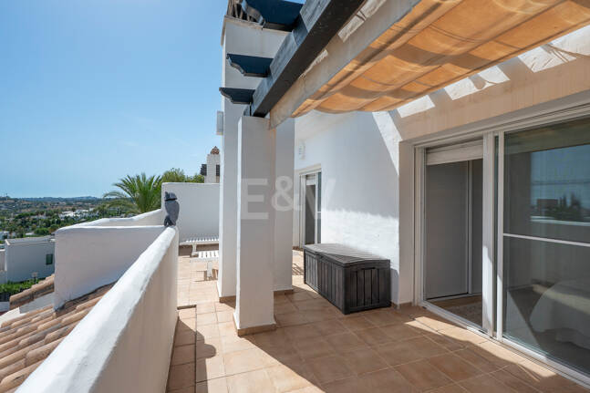 Penthouse Duplex avec vue panoramique imprenable sur la mer en communauté fermée à Nueva Andalucía