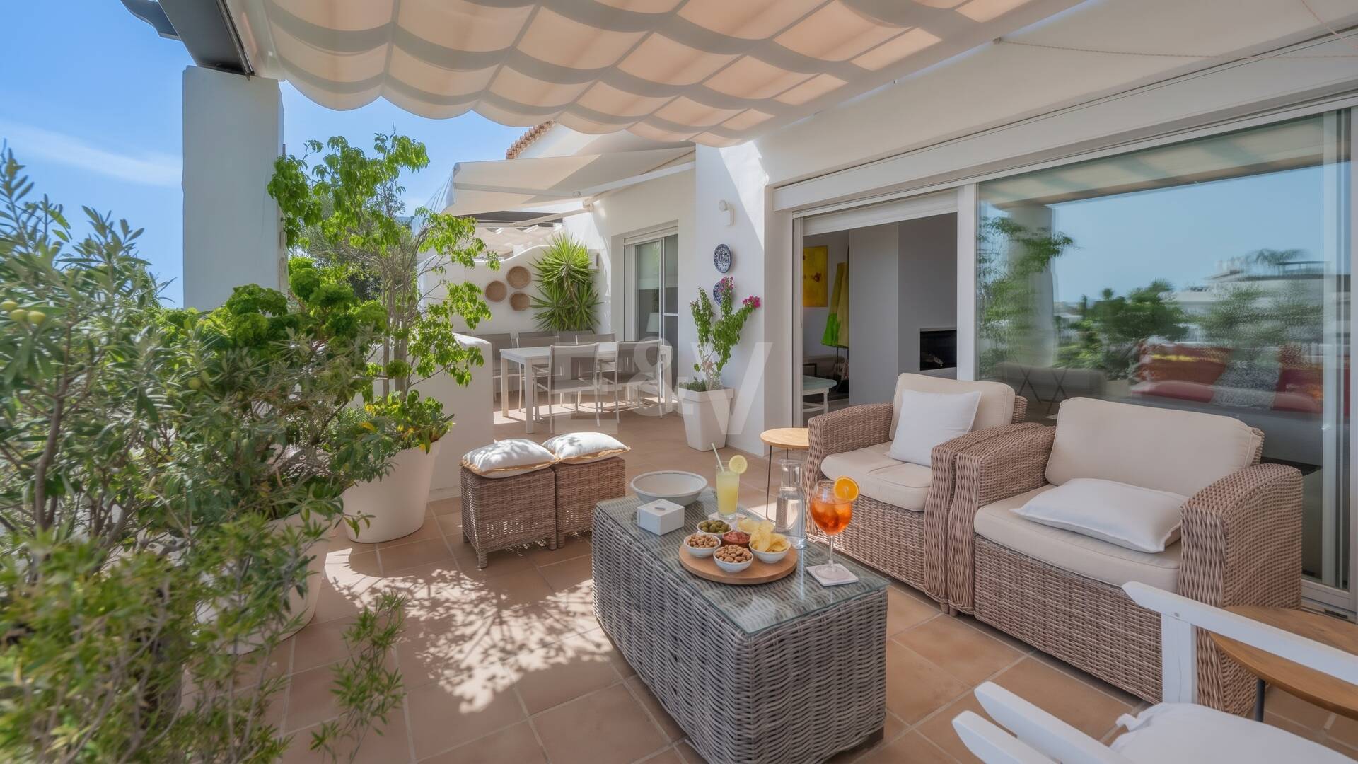 Penthouse Duplex avec vue panoramique imprenable sur la mer en communauté fermée à Nueva Andalucía