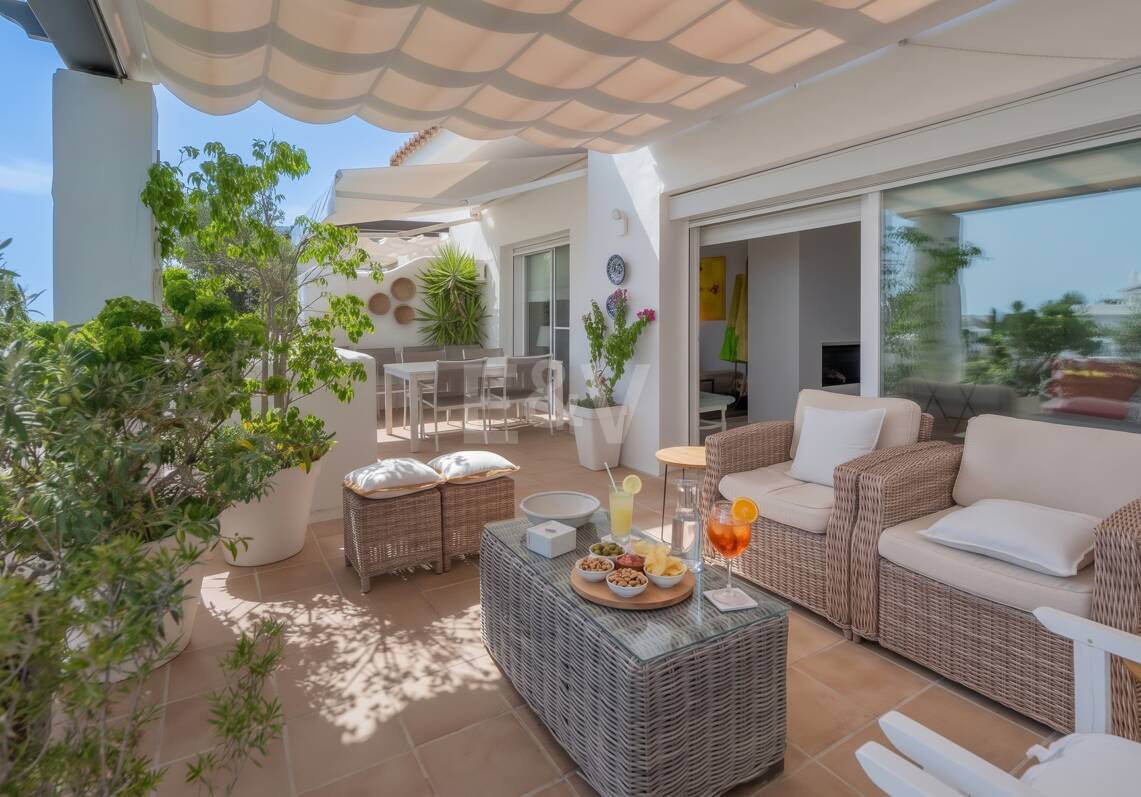 Penthouse Duplex avec vue panoramique imprenable sur la mer en communauté fermée à Nueva Andalucía
