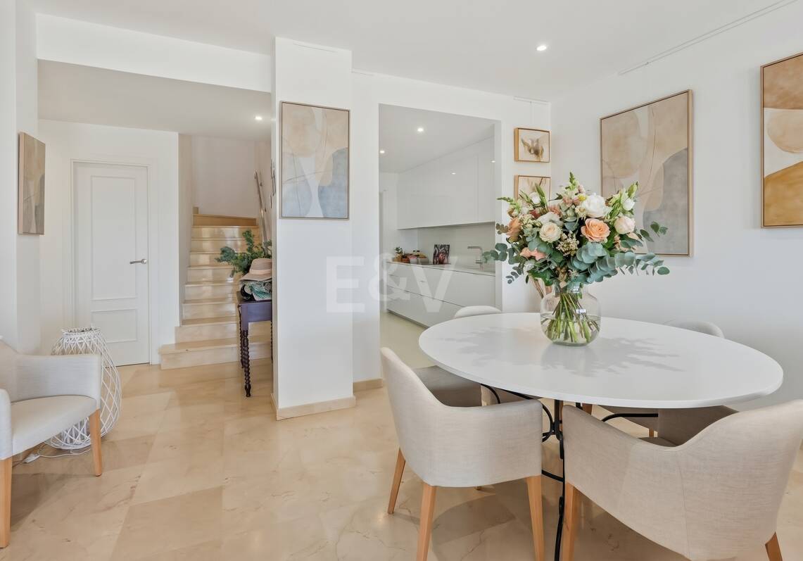 Penthouse Duplex avec vue panoramique imprenable sur la mer en communauté fermée à Nueva Andalucía