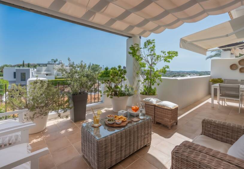 Penthouse Duplex avec vue panoramique imprenable sur la mer en communauté fermée à Nueva Andalucía