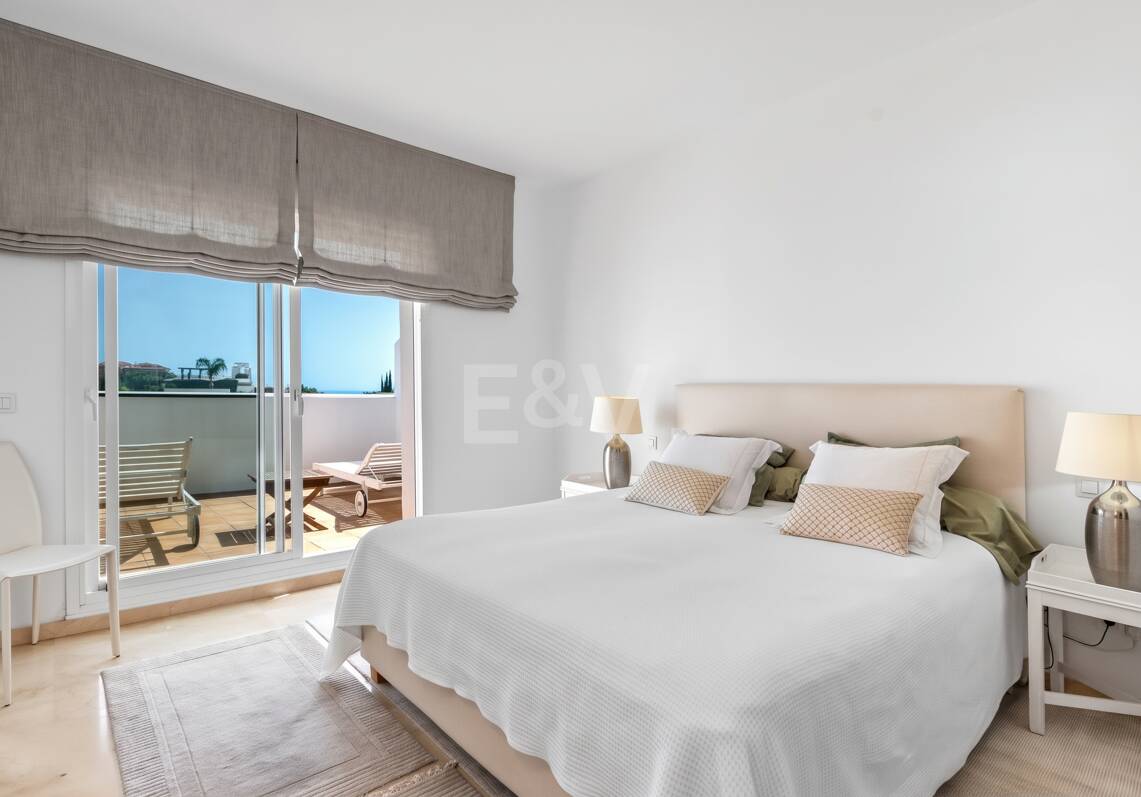 Penthouse Duplex avec vue panoramique imprenable sur la mer en communauté fermée à Nueva Andalucía