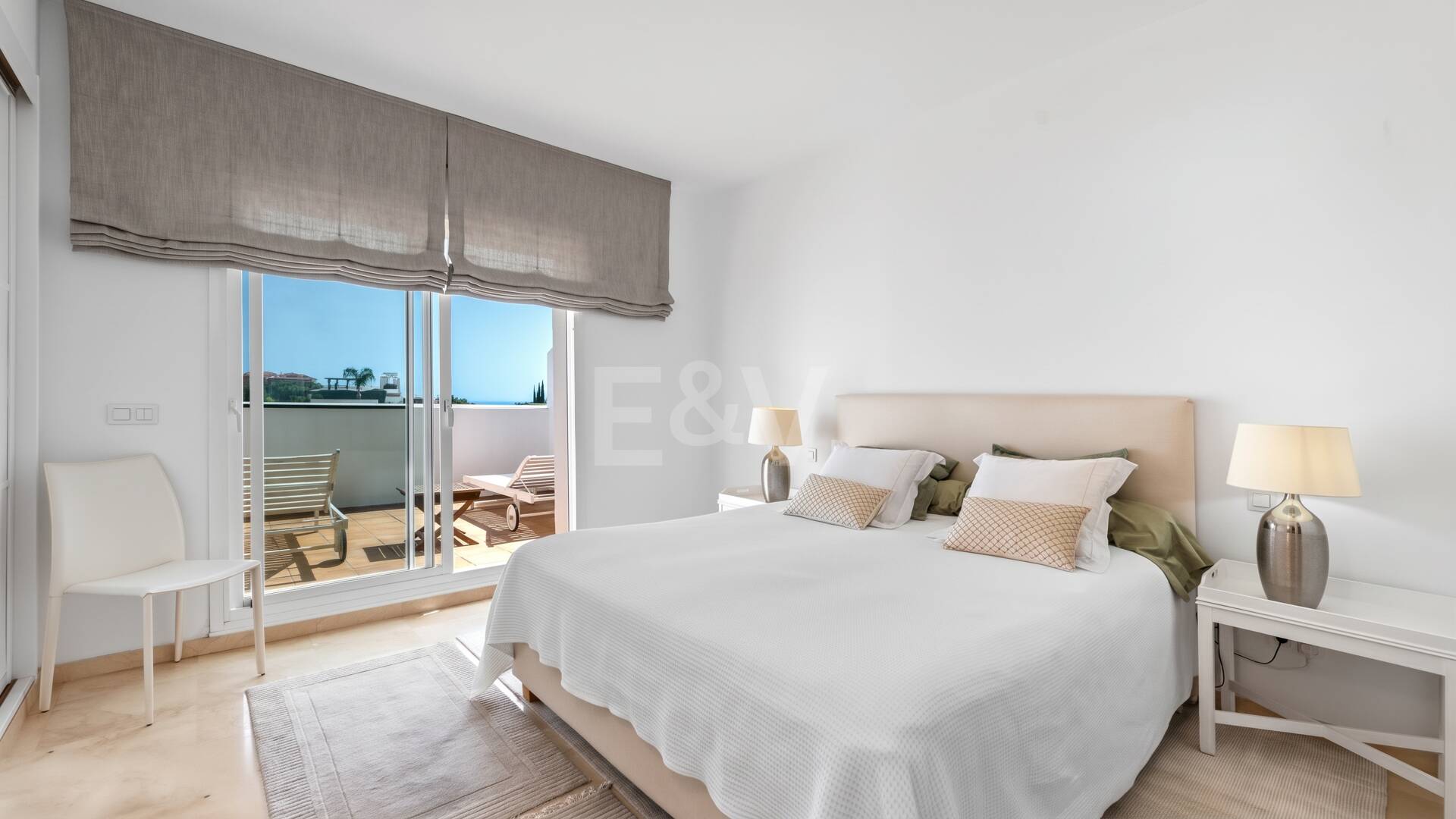 Penthouse Duplex avec vue panoramique imprenable sur la mer en communauté fermée à Nueva Andalucía