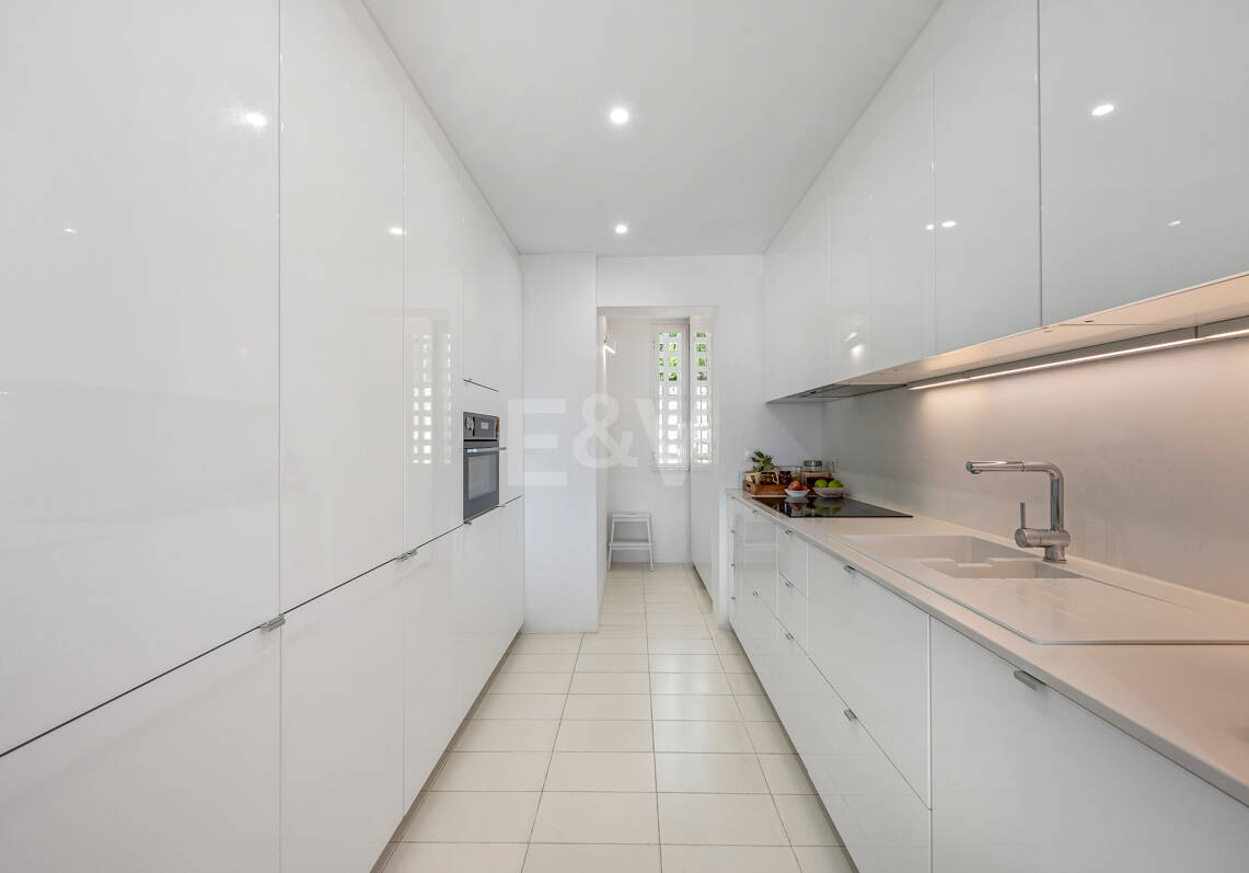 Penthouse Duplex avec vue panoramique imprenable sur la mer en communauté fermée à Nueva Andalucía