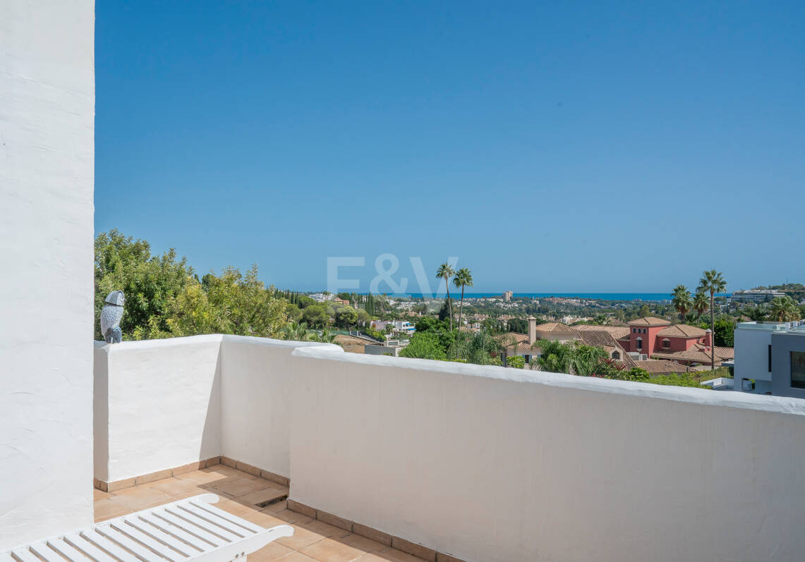 Penthouse Duplex avec vue panoramique imprenable sur la mer en communauté fermée à Nueva Andalucía