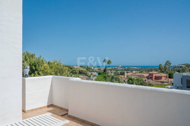 Penthouse Duplex avec vue panoramique imprenable sur la mer en communauté fermée à Nueva Andalucía