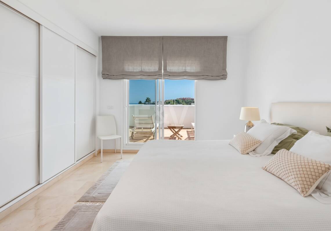 Penthouse Duplex avec vue panoramique imprenable sur la mer en communauté fermée à Nueva Andalucía