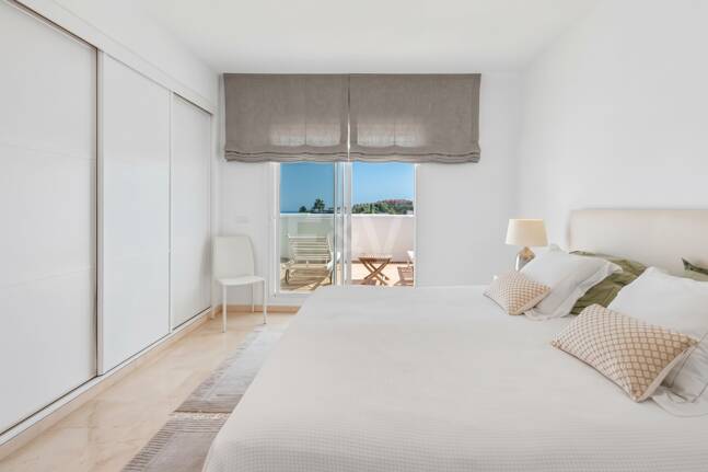 Penthouse Duplex avec vue panoramique imprenable sur la mer en communauté fermée à Nueva Andalucía