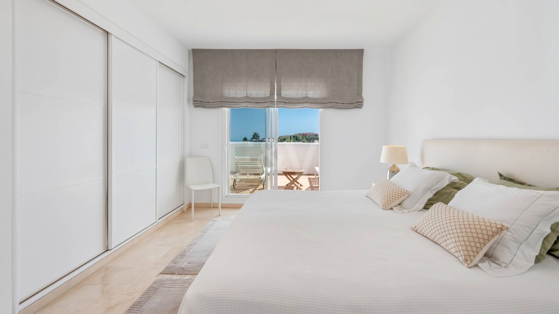 Penthouse Duplex avec vue panoramique imprenable sur la mer en communauté fermée à Nueva Andalucía