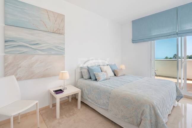 Penthouse Duplex avec vue panoramique imprenable sur la mer en communauté fermée à Nueva Andalucía