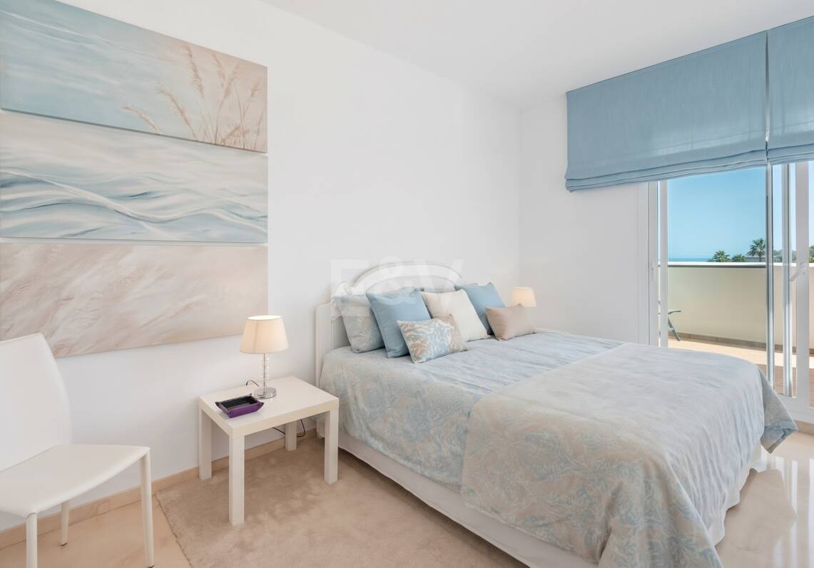 Penthouse Duplex avec vue panoramique imprenable sur la mer en communauté fermée à Nueva Andalucía