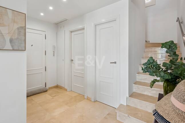 Penthouse Duplex avec vue panoramique imprenable sur la mer en communauté fermée à Nueva Andalucía