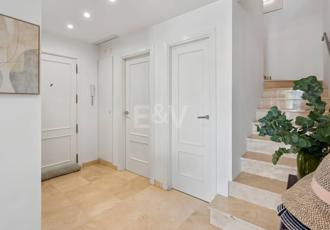 Penthouse Duplex avec vue panoramique imprenable sur la mer en communauté fermée à Nueva Andalucía