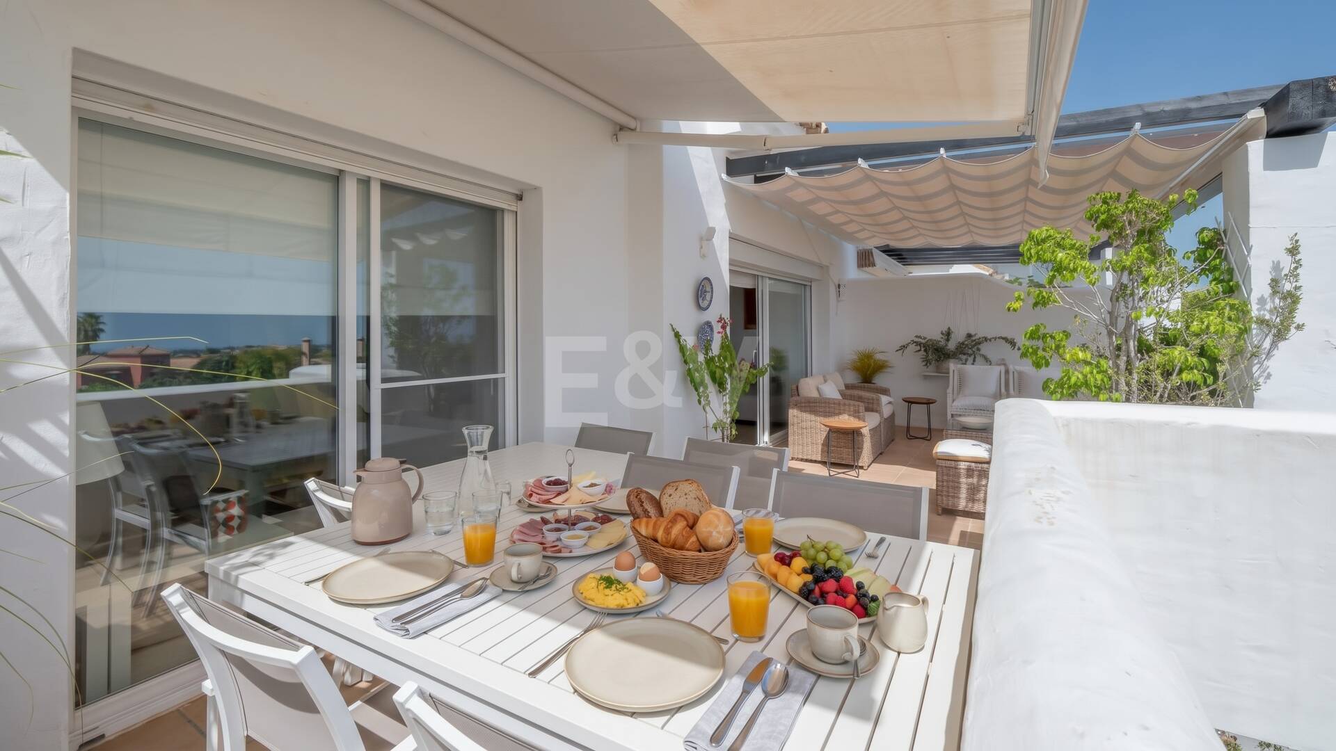 Penthouse Duplex avec vue panoramique imprenable sur la mer en communauté fermée à Nueva Andalucía