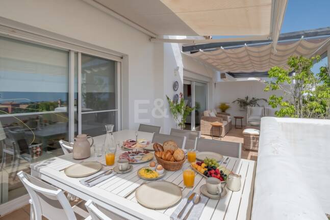 Penthouse Duplex avec vue panoramique imprenable sur la mer en communauté fermée à Nueva Andalucía