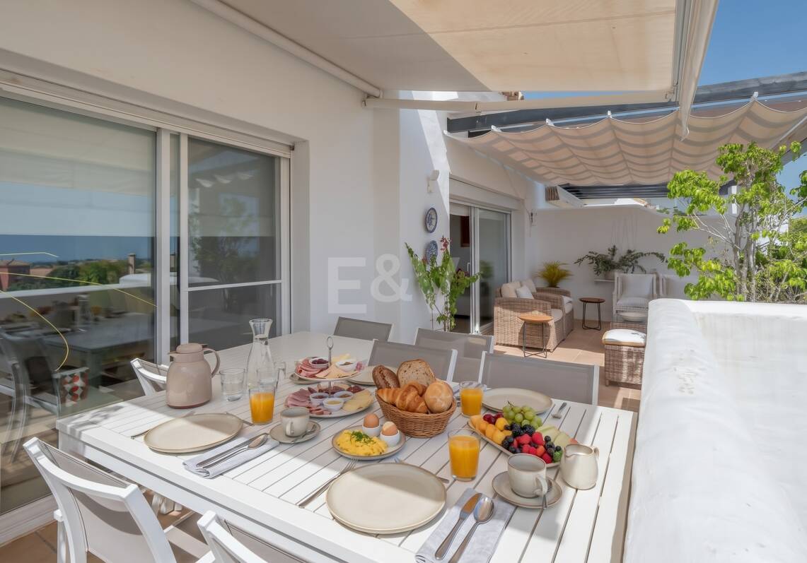 Penthouse Duplex avec vue panoramique imprenable sur la mer en communauté fermée à Nueva Andalucía