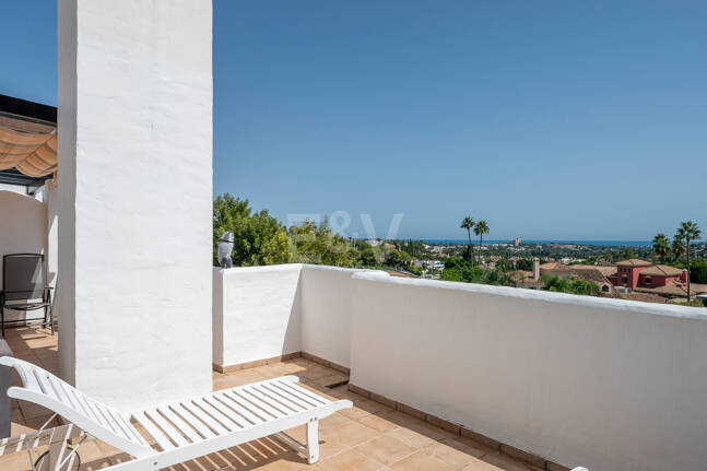 Penthouse Duplex avec vue panoramique imprenable sur la mer en communauté fermée à Nueva Andalucía