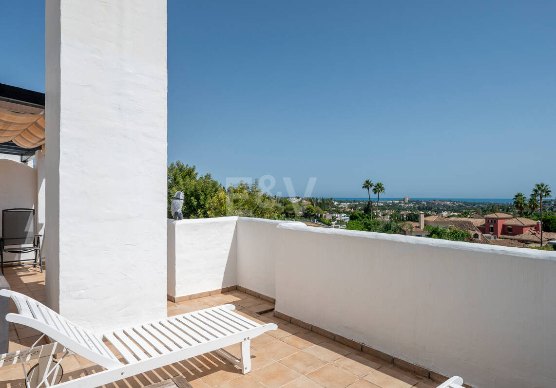 Penthouse Duplex avec vue panoramique imprenable sur la mer en communauté fermée à Nueva Andalucía