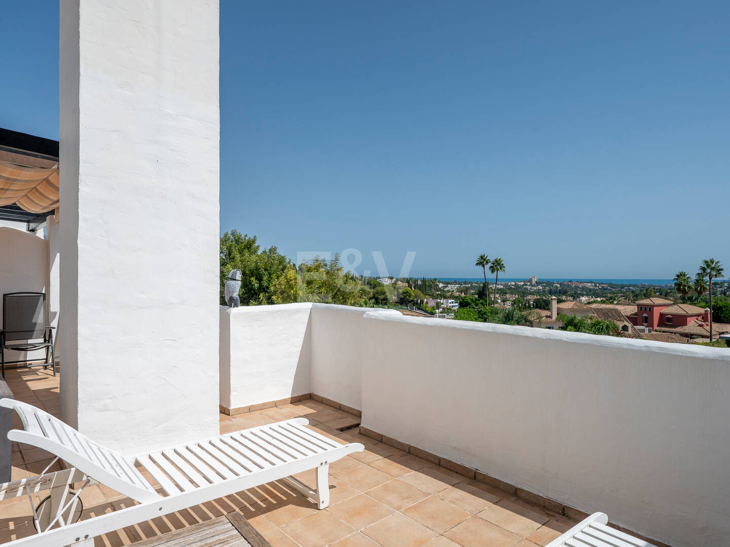 Penthouse Duplex avec vue panoramique imprenable sur la mer en communauté fermée à Nueva Andalucía