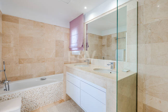 Penthouse Duplex avec vue panoramique imprenable sur la mer en communauté fermée à Nueva Andalucía