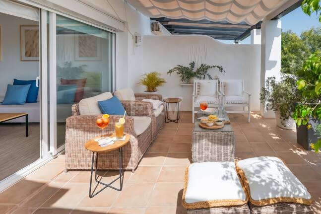 Penthouse Duplex avec vue panoramique imprenable sur la mer en communauté fermée à Nueva Andalucía