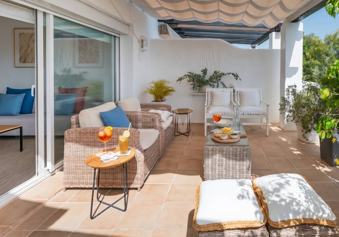 Penthouse Duplex avec vue panoramique imprenable sur la mer en communauté fermée à Nueva Andalucía