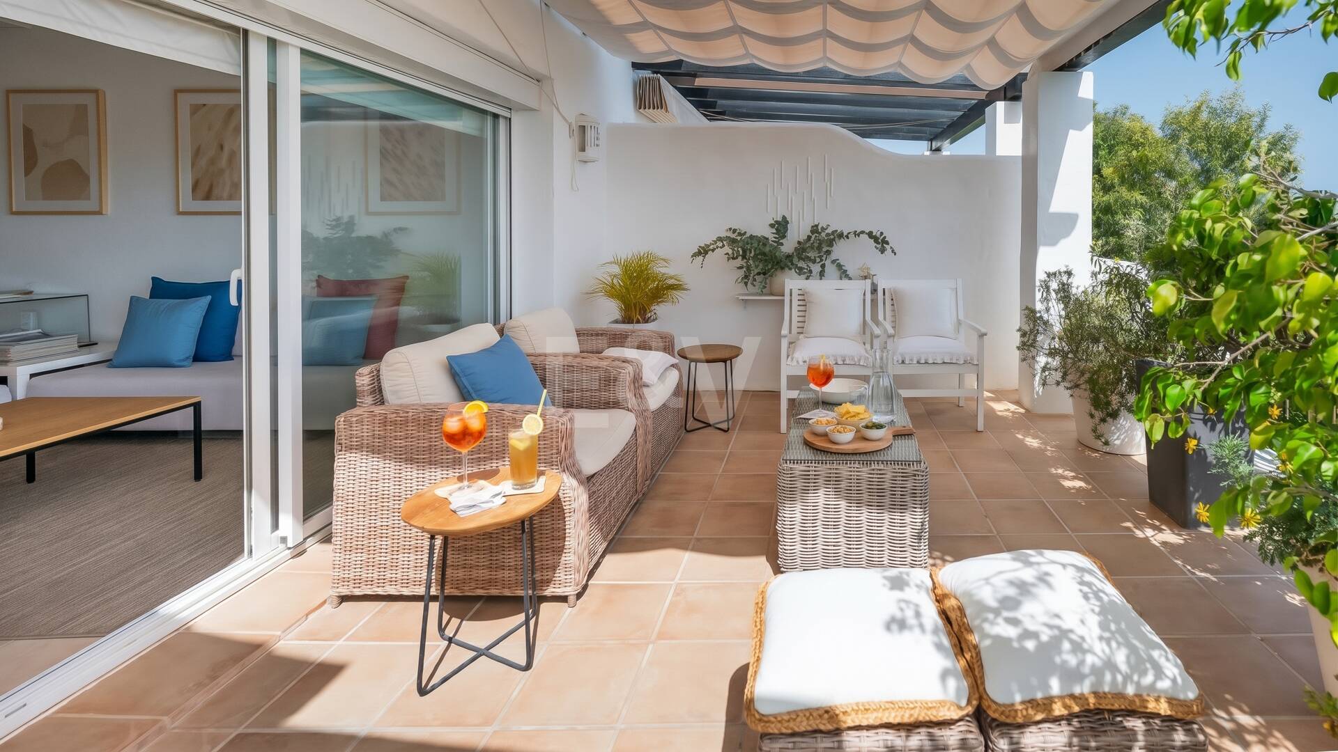 Penthouse Duplex avec vue panoramique imprenable sur la mer en communauté fermée à Nueva Andalucía