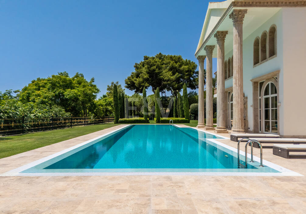 Wyjątkowy Palatial Estate z Grand Interior w Sierra Blanca, Marbella